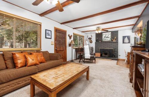 Sierra Cedars House | Smoke Tree-Newly Updated Family Retreat