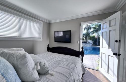 Hermosa Village House | Snazzy 6 Bedroom 3 bath pool home 1/2 mile walk to Disney