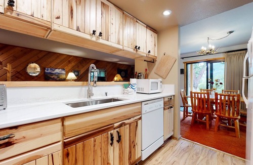 Mammoth Lakes Condo | Snowcreek II #253 1 Bedroom Condo by RedAwning