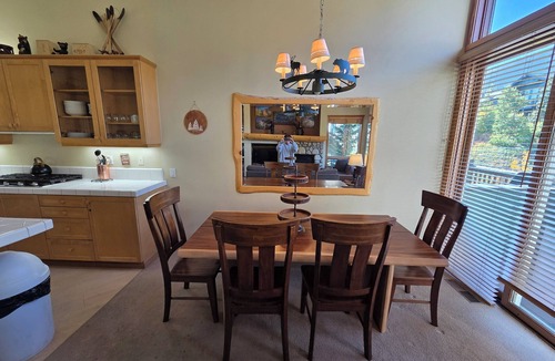 Mammoth Lakes House | Snowcreek Resort Vacation Rental 955
