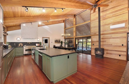Apple Hill House | Snowline Lodge with Indoor Pool, Pickleball, Hot Tub and Disc Golf!
