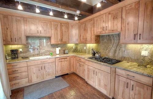 Black Bart House | Snowshoe Chalet 3 Bedroom Cabin by RedAwning