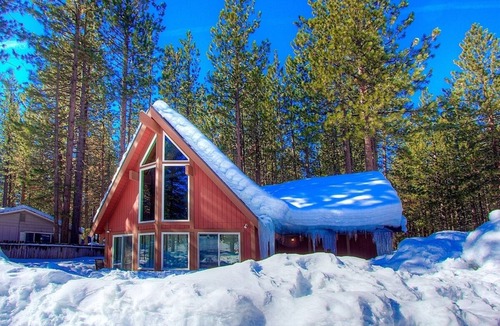Black Bart House | Snowshoe Chalet 3 Bedroom Cabin by RedAwning