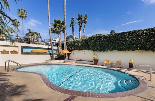 Laguna Beach Hotel | Soak Up Sun with Beach Loungers, Outdoor Pools & Walks to Laguna Art Museum