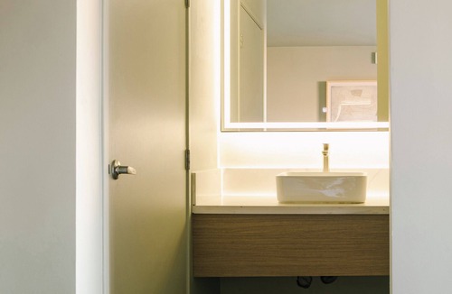 Santa Ana Heights Hotel | Solarena at Newport Beach