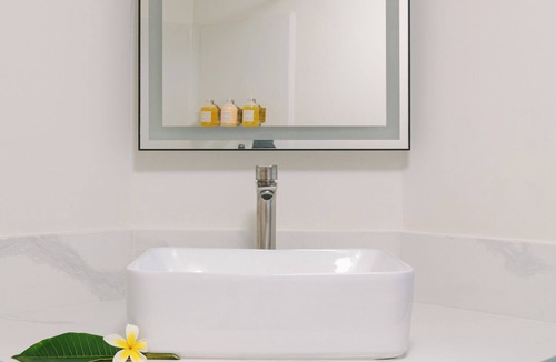 Santa Ana Heights Hotel | Solarena at Newport Beach