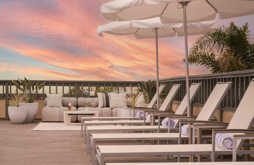Laguna Beach Apartment | Sonder La Ensenada | Double Queen Room w/Courtyard View