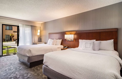 Downtown Village Hotel | Sonesta Select Huntington Beach Fountain Valley