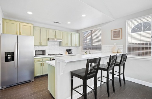 Fresno House | Sophisticated River Bluff Retreat - PRO CLEAN