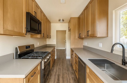 Lawndale House | South Bay Family Retreat - Private Playground, Yard & Movie Lounge
