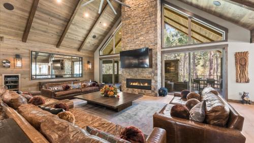 South Lake Tahoe House | South Lake Escape Indoor Pool plus Movie Theater