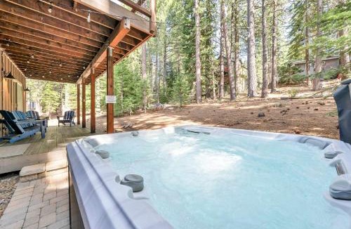 Tahoe Paradise House | South Lake Tahoe Escape - Gourmet Kitchen & Hot Tub