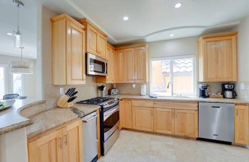 South Mission Beach House | South Mission Sand & Surf Retreat with AC & 3 Car Garage!