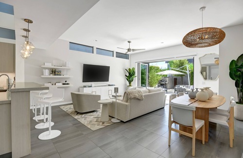 The Mesa House | South Palm Springs Modern - 2 lux ensuites, private pool and spa! garage, gated!