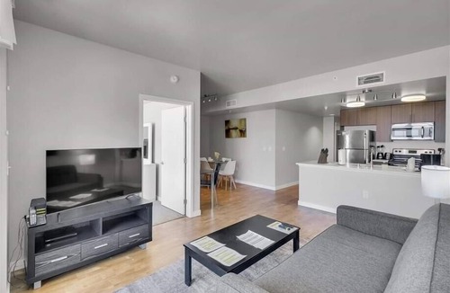 Downtown San Jose Apartment | Spacious 1 BR | Full Kitchen | Pool | Beautiful Living Area