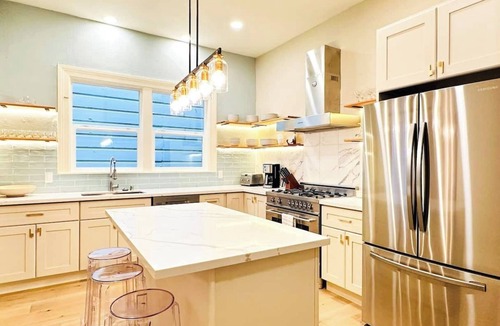 Duboce Triangle Apartment | Spacious 10-BR 4-BA in the Trendy Duboce District