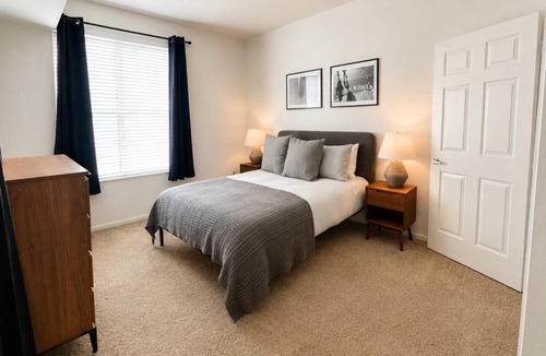 Del Rey Apartment | Spacious 2 Bedroom Apartment in Marina Del Rey - 15 Mins to LAX Airport