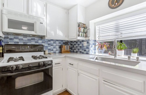 Warner Center House | Spacious 2-bedroom + office townhome in Woodland Hills