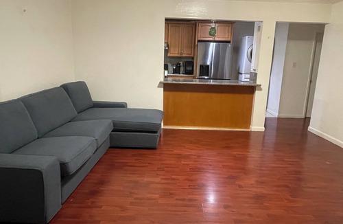 Oakland House | Spacious 2Bedroom House Bath in the Heart of the Bay. Minutes from attractions.