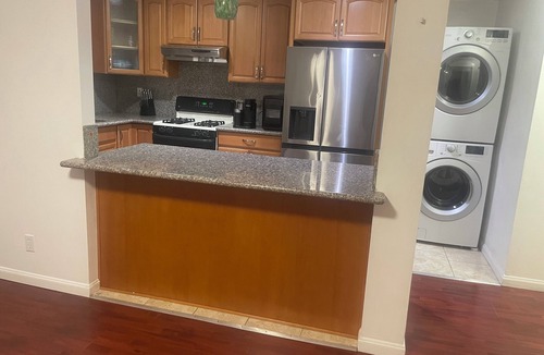 Oakland House | Spacious 2Bedroom House Bath in the Heart of the Bay. Minutes from attractions.