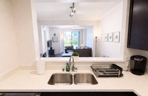 Westwood Apartment | Spacious 2BR/2BA Near UCLA & Westwood 30+ Night Rental Pool, Gym & Parking