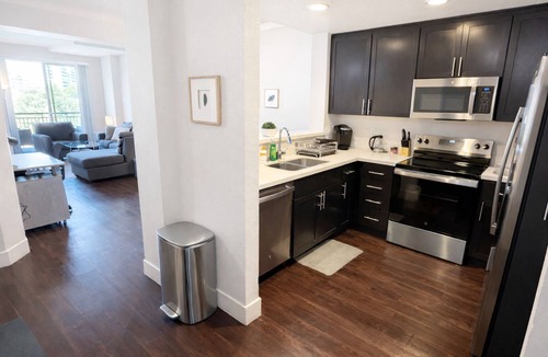 Westwood Apartment | Spacious 2BR/2BA Near UCLA & Westwood 30+ Night Rental Pool, Gym & Parking