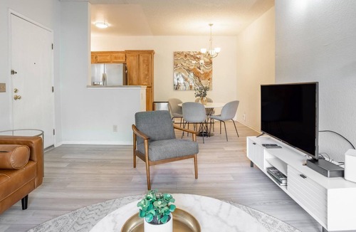 Centerville Apartment | Spacious 2BR Apartment in Fremont + Parking