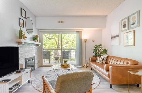 Centerville Apartment | Spacious 2BR Apartment in Fremont + Parking