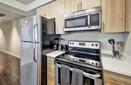 Downtown San Jose Apartment | Spacious 2BR | Full Kitchen | Laundry | Pool | Gym