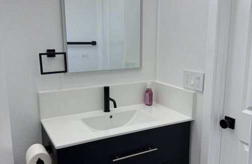 East San Jose Apartment | Spacious 3-bedroom studio in fabulous San Jose with AC Evergreen Area