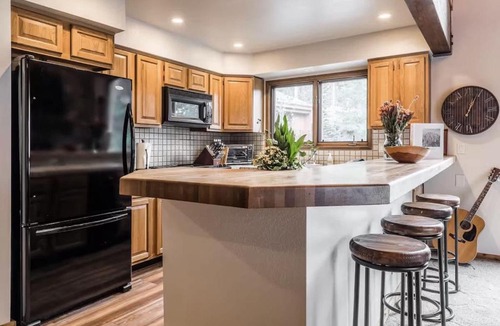 Mammoth Lakes House | Spacious 3BD & Loft Villa - Convenient to Slopes