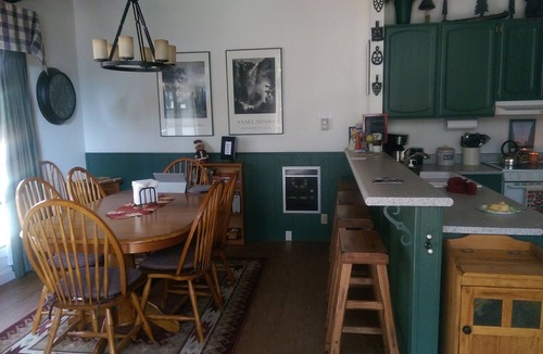 Mammoth Lakes Condo | Spacious 3Br/2Bath Garage-1515 sf, WIFI, Pool, Hot Tub, Flat TV's, Sleeps 6