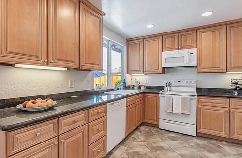 Cambrian Park House | Spacious 3BR Entire House Family & Pet Friendly