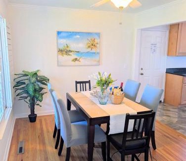 Little Branham - Rosswood Villa | Spacious 3BR Entire House Family & Pet Friendly