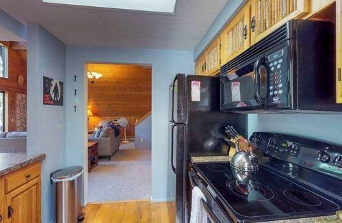 Peshastin House | Spacious 3BR Riverfront Dog Friendly - WoodStove