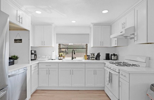 Alhambra House | Spacious 3BR Townhome Near DTLA w/Garage & Balcony