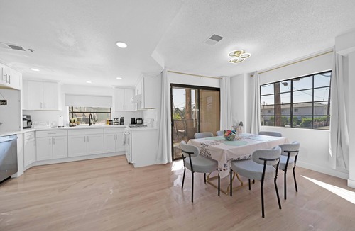 Alhambra House | Spacious 3BR Townhome Near DTLA w/Garage & Balcony