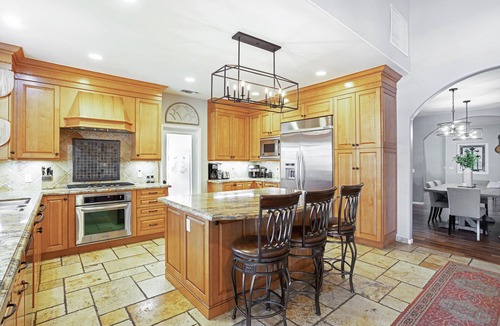 Valley Glen House | Spacious 4-bedroom family home with pool – Located in Valley Village.