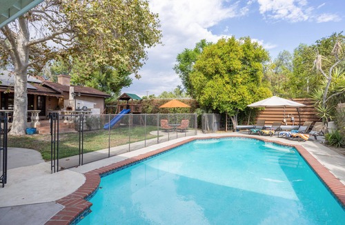 Valley Glen House | Spacious 4-bedroom family home with pool – Located in Valley Village.