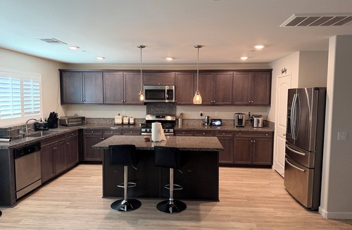 Fontana House | Spacious 4-bedroom house in tranquil Fontana with AC and gym