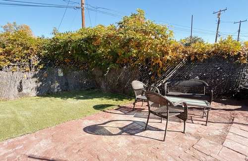Duarte House | Spacious 4-bedroom house in fantastic Duarte with AC