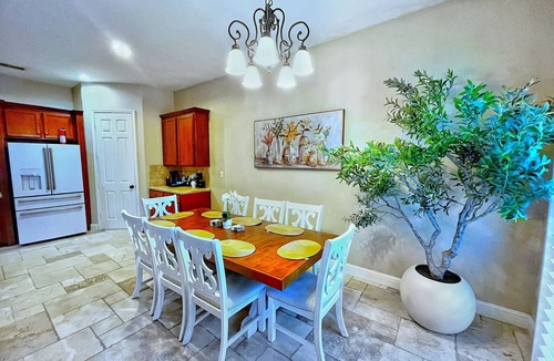 Fresno House | Spacious 4-bedroom house with pool and spa in north Fresno