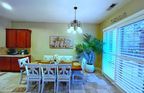 Fresno House | Spacious 4-bedroom house with pool and spa in north Fresno