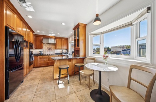 San Marin House | Spacious 4-bedroom house in brilliant Novato with Mountain View