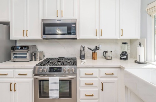 Greenacres House | Spacious 4-bedroom house with Pool, Fun BackYard & Amazing Game Room