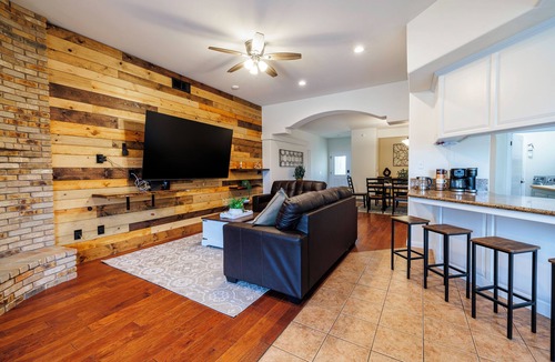 Greenacres House | Spacious 4-bedroom house with Pool, Fun BackYard & Amazing Game Room