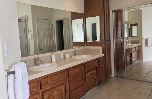 Pumpkin Center House | Spacious 4-bedroom house in tranquil Bakersfield with AC