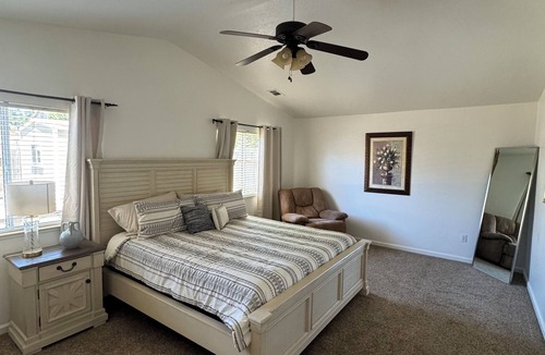 Turlock House | Spacious 4bdr 2bth vacation retreat