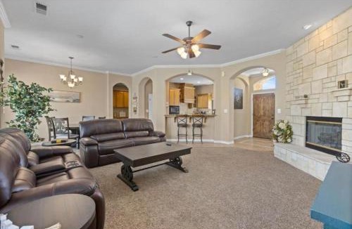 Greenacres House | Spacious 4BR 3BA Home KING Suite Pool Sleeps 8