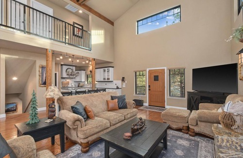 Bass Lake Cabin | Spacious 5 Bedroom Bass Lake Cabin with Bonus Room. Bass Lake Luxury!
